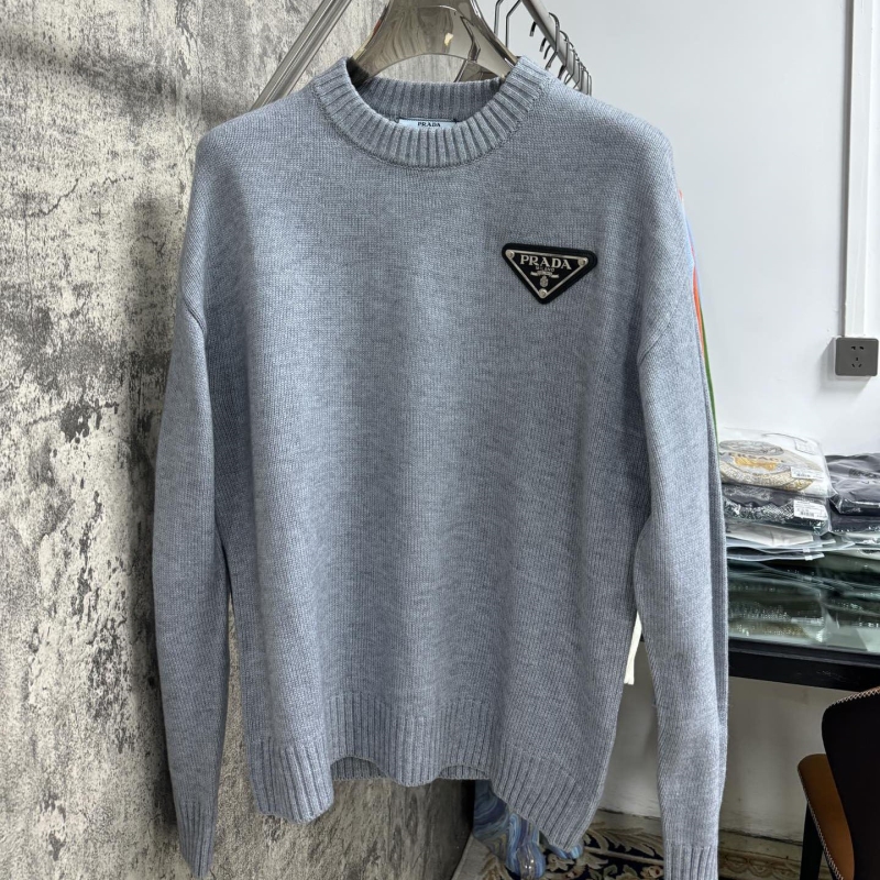 Pra*a sweater